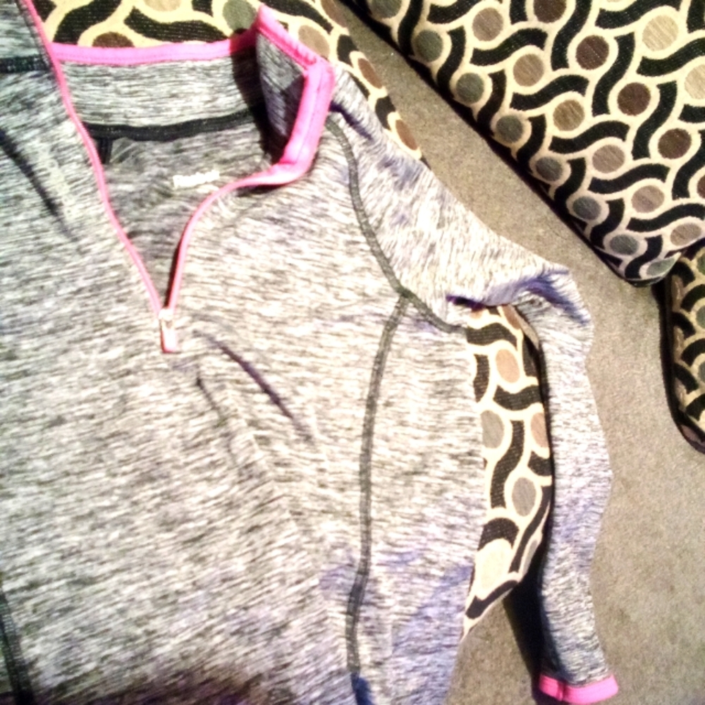 Pink 💖 black and white 😋 Reebok long sleeve shirt